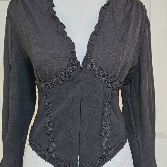 🦇 Dreamy Gothic Ethereal Bell-Sleeve Top 🦇 - Picture 5 of 8